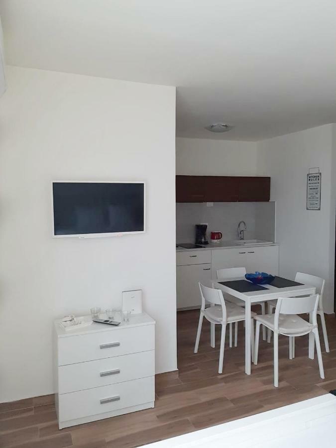 Apartment Mony ロヴィニ エクステリア 写真